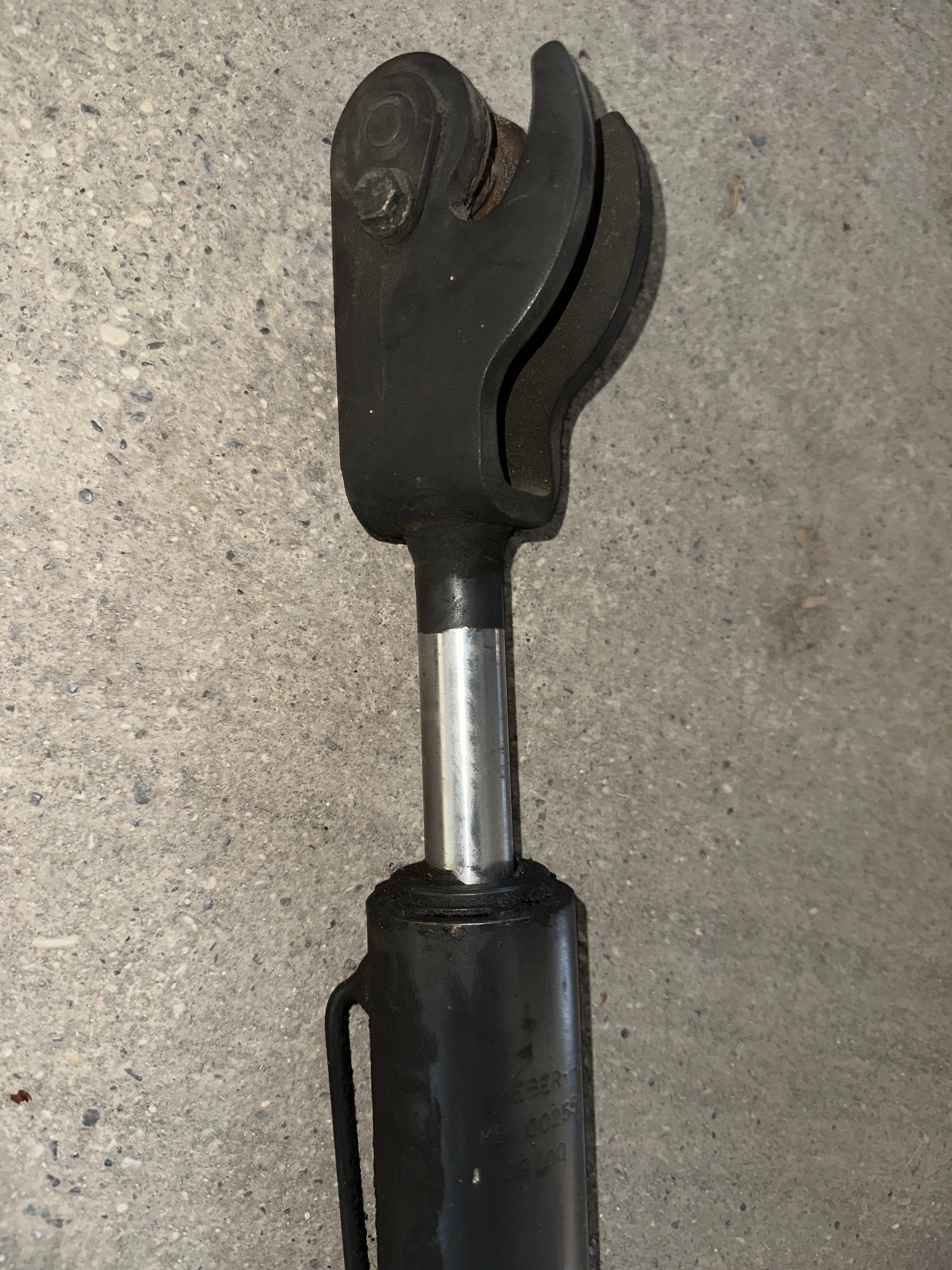 Pistone alza cabina Merceder 18.53 usato