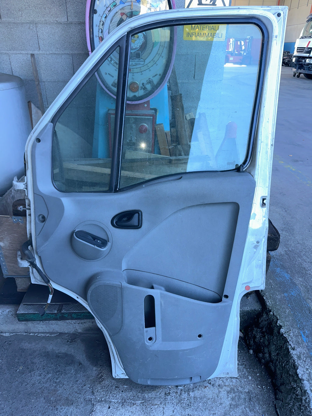 Portiera Lato Passeggero Renault Master dCi 120 2006 usata