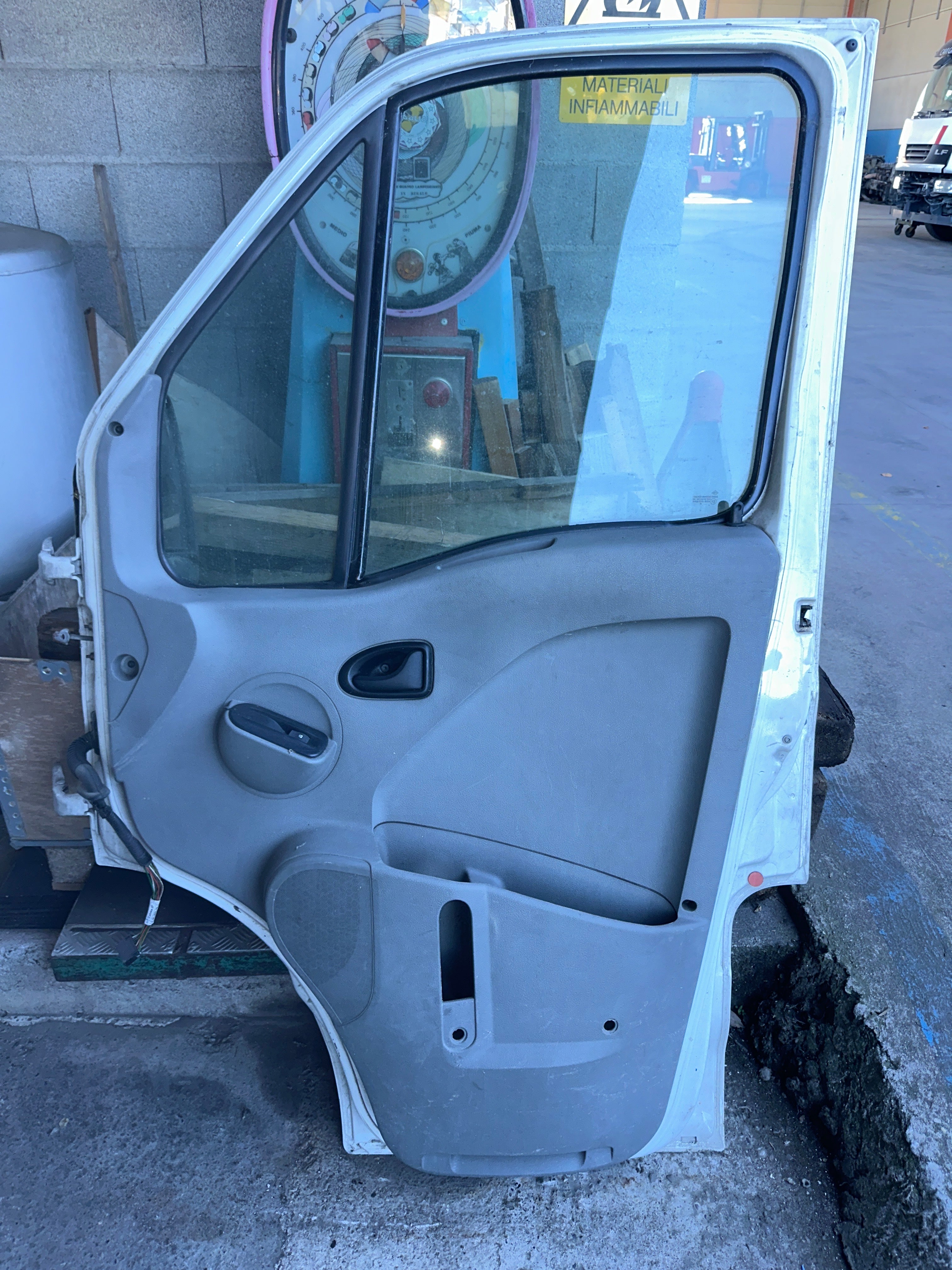 Portiera Lato Passeggero Renault Master dCi 120 2006 usata