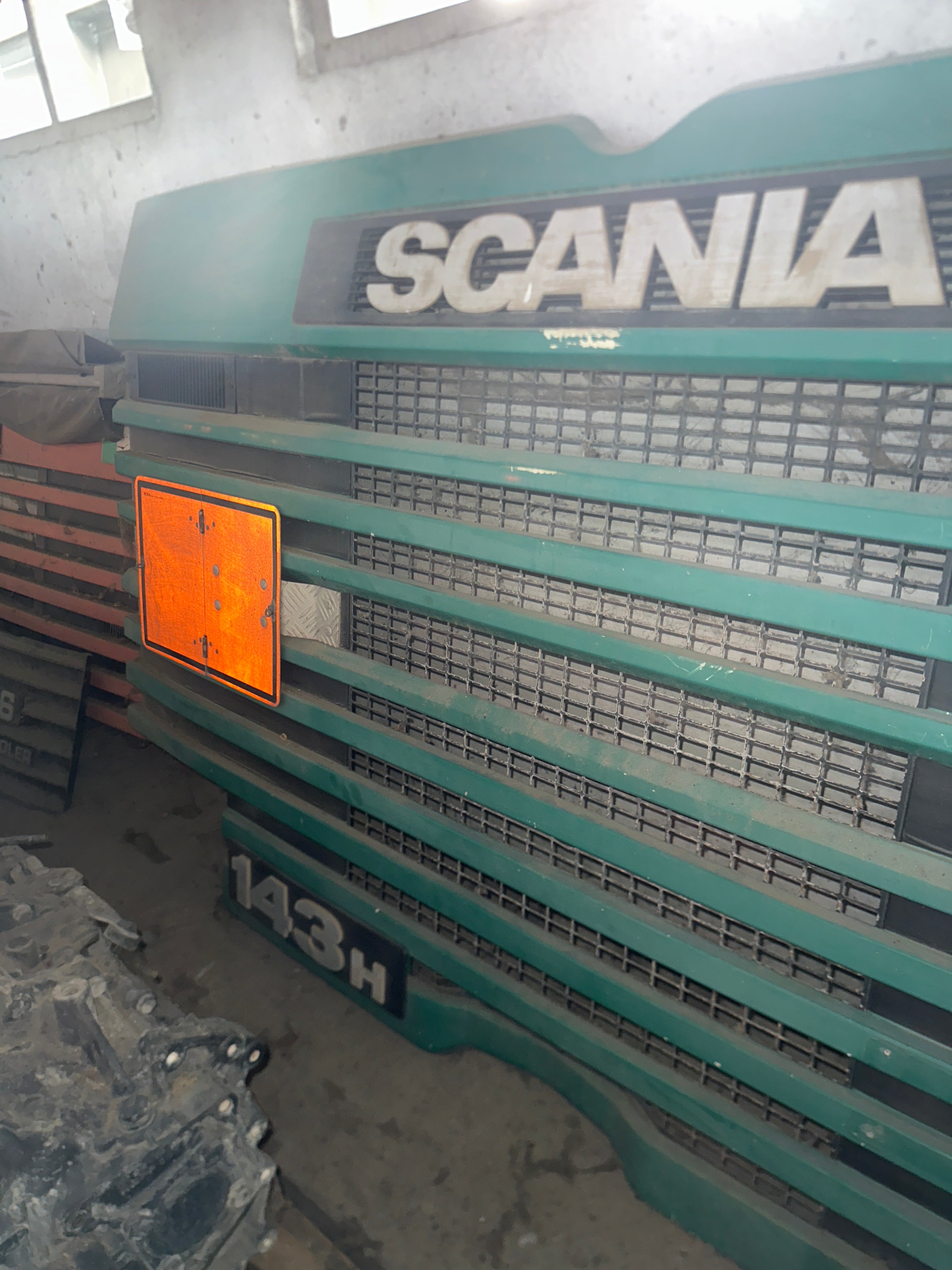 Calandra Scania 143H usata