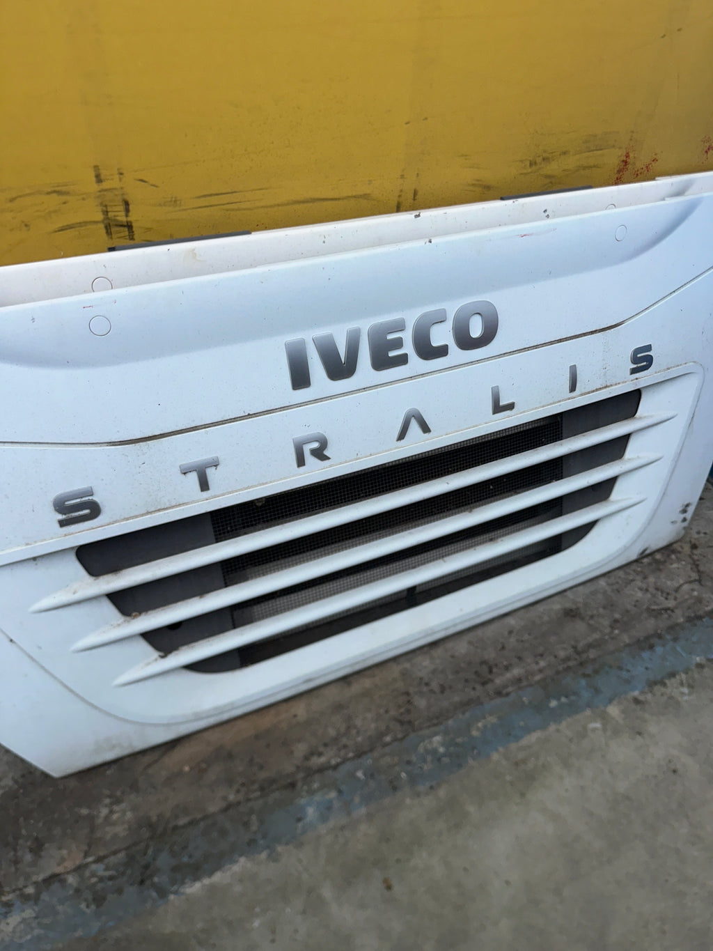 Calandra Iveco stralis E5 usata