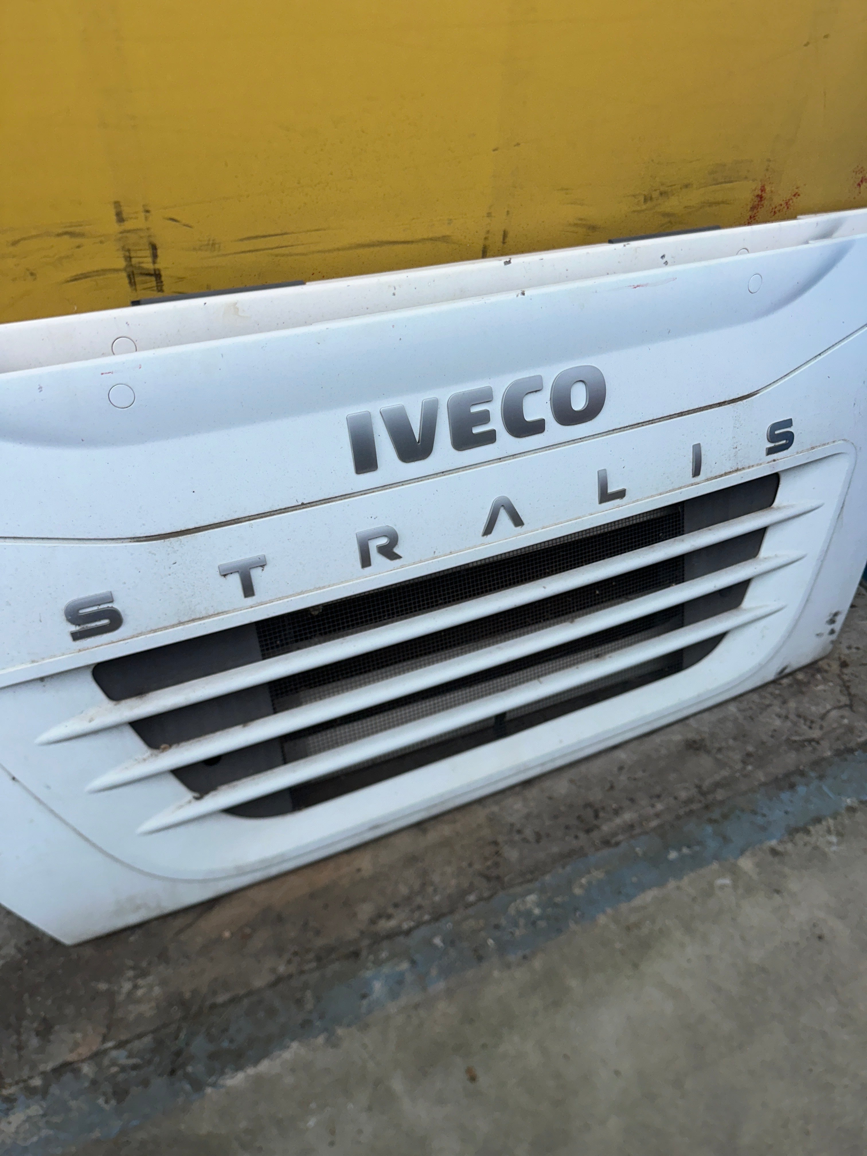 Calandra Iveco stralis E5 usata