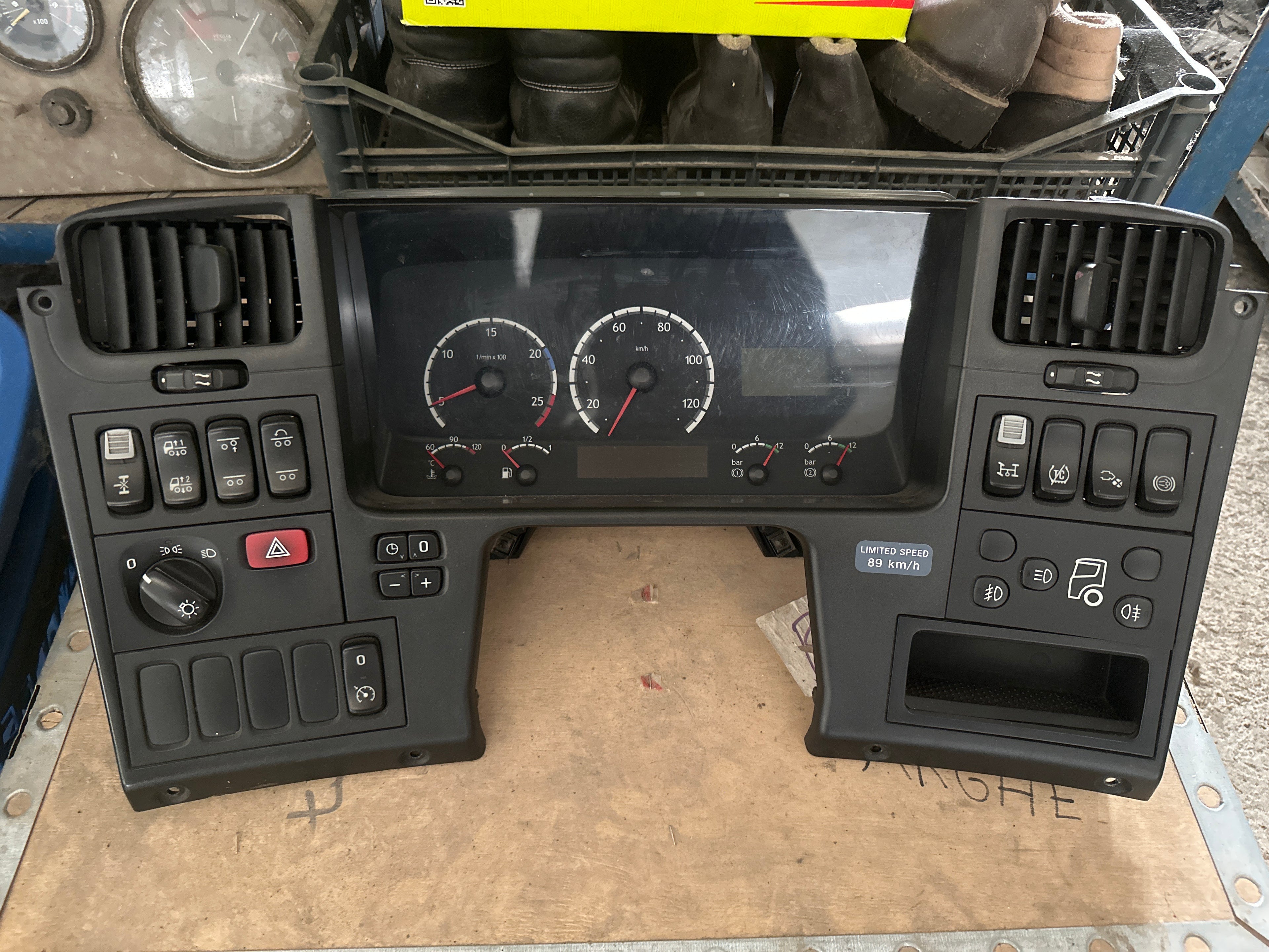 Quadro Strumenti Completo Scania R anno 2006 usato