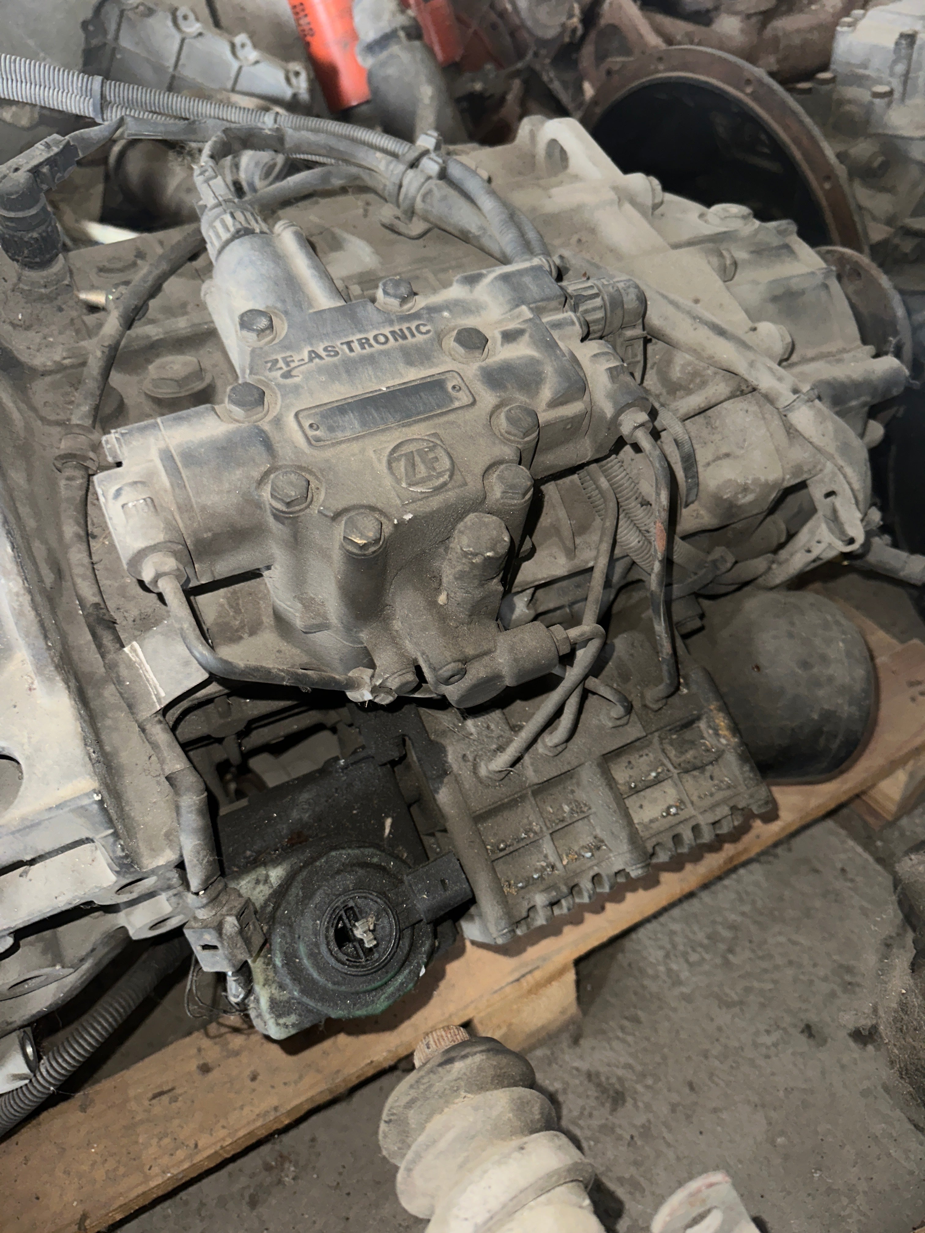 Cambio ZF 5AS1000TO completo per ricambi.