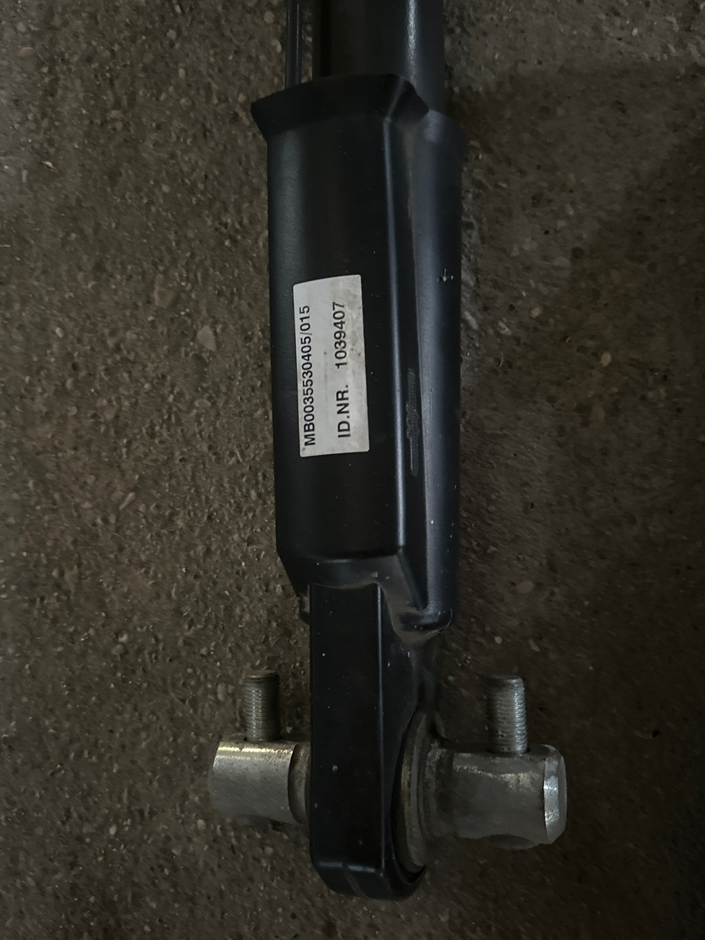 Pistone Alza cabina Mercedes Actros 18.45 anno 2015/2018 usato