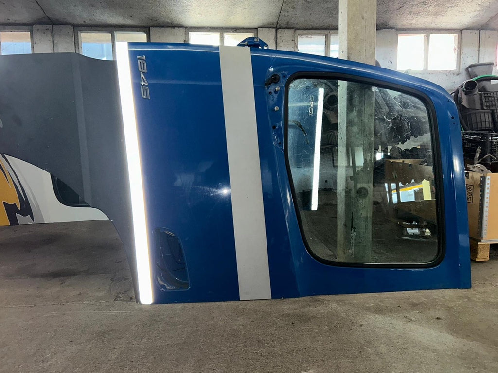 Portiera Mercedes Actros 2018 lato guida semicompleta usata