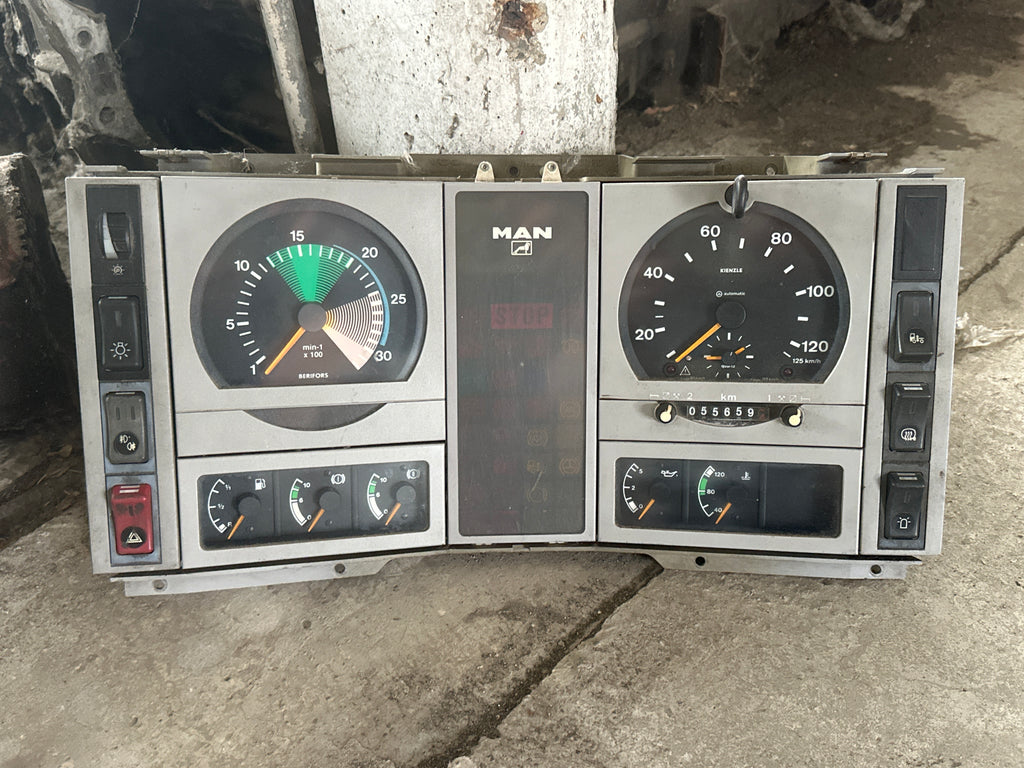 Quadro strumenti Man 280 anno 2001 usato